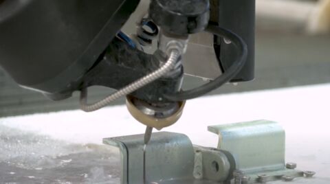 As 5 razões pelas quais deve considerar o corte de materiais compósitos com tecnologia de jato de água.