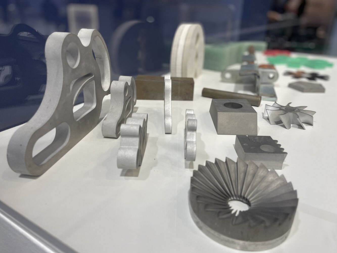 Discover the advantages of waterjet cutting with CMS!