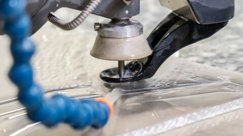 Discover the advantages of waterjet cutting with CMS!