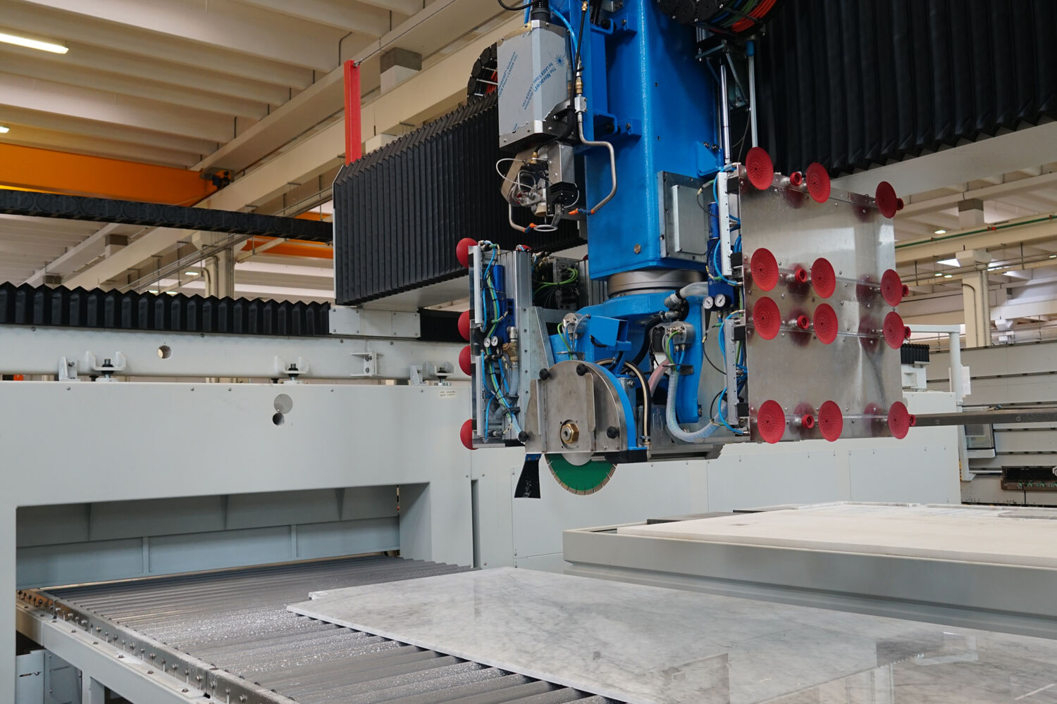 Cutting lines for furniture? Discover the CMS solution!